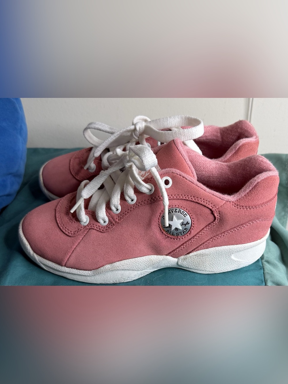 Y2K era Converse Dusty Rose Low-Top Sneakers with White Laces - Picture 4 of 6